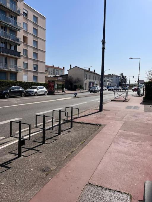 Le Pressense 2 Apartamento Vénissieux Exterior foto