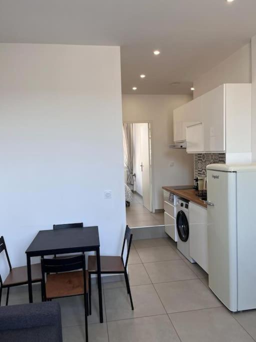 Le Pressense 2 Apartamento Vénissieux Exterior foto