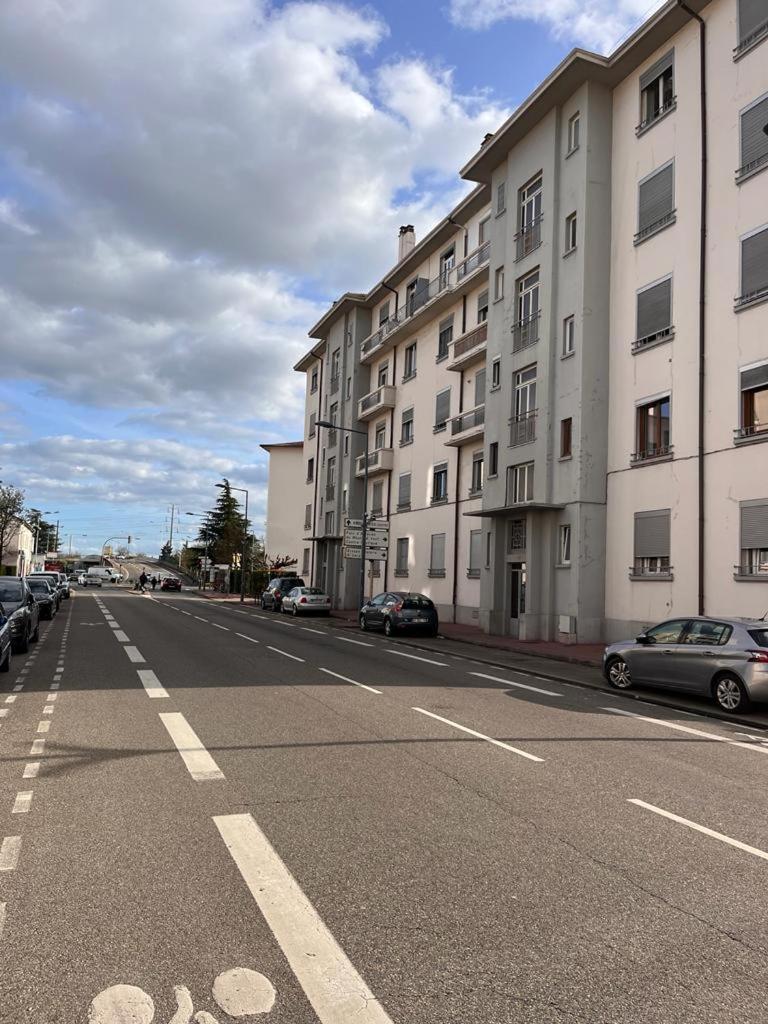 Le Pressense 2 Apartamento Vénissieux Exterior foto