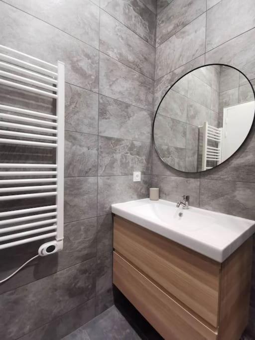 Le Pressense 2 Apartamento Vénissieux Exterior foto